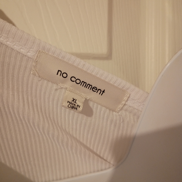No Comment White 🤍 Button Up Top - Picture 4 of 4
